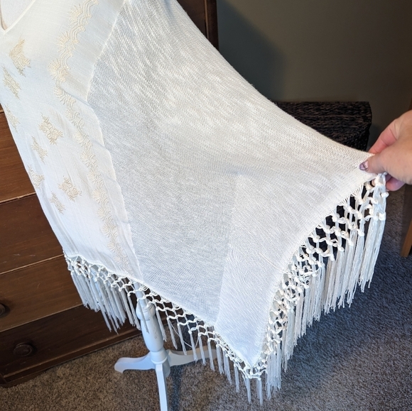 Knox Rose Boho White FRINGE Poncho - Picture 8 of 13